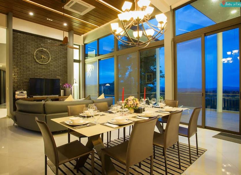 Dining room Photo