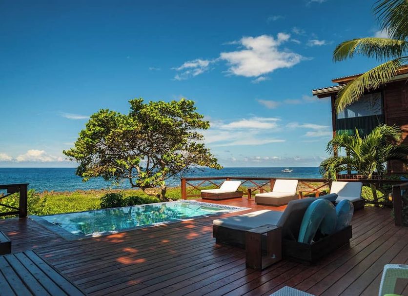 Cocolobo Resort in Coxen Hole with oceanfront infinity pool, sun loungers and tropical sea views