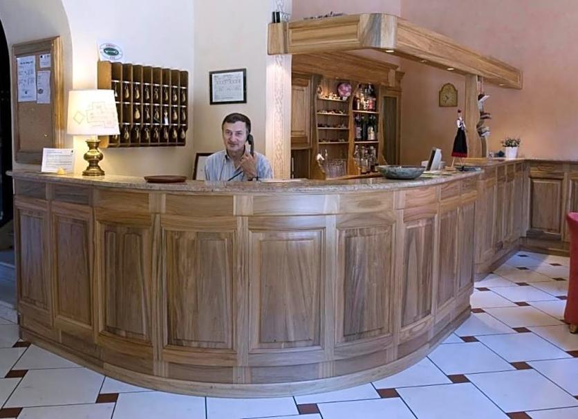 Front desk Photo