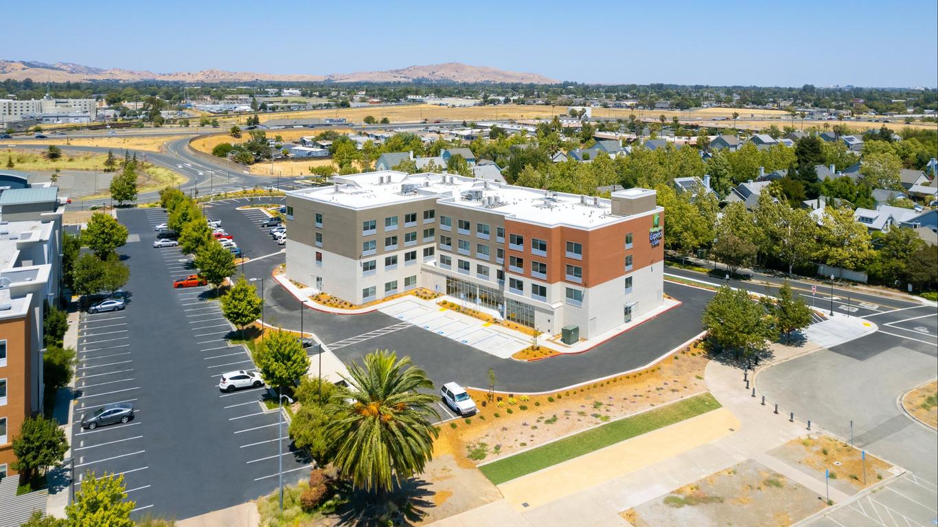 Holiday Inn Express & Suites Suisun City