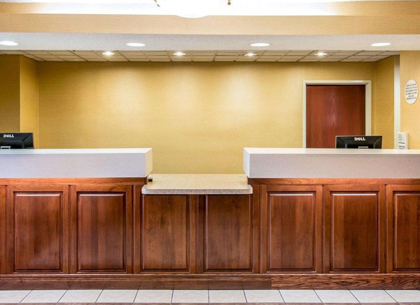 Front desk Photo