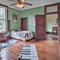 Pet-Friendly Shreveport Home about 1 Mile to Downtown!