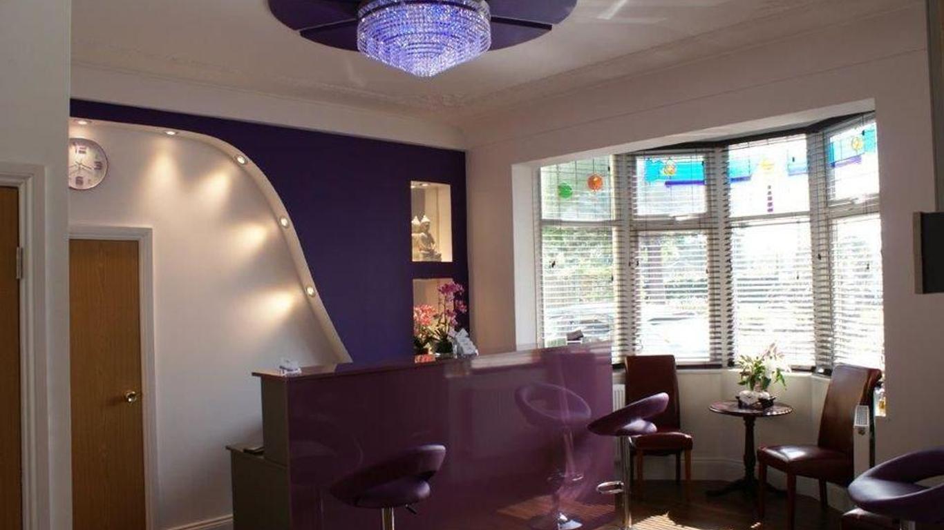 Lg Thai Derm Spa & Guesthouse