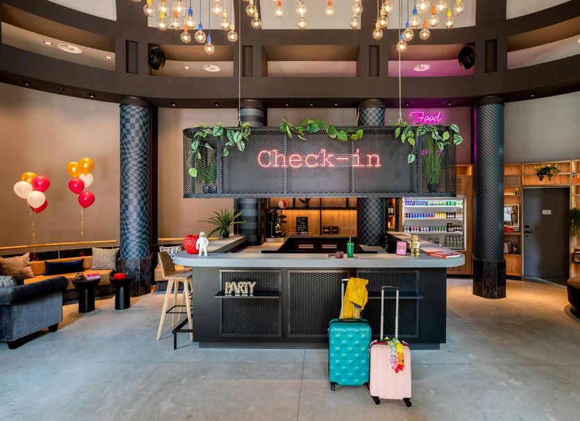 Front desk Photo