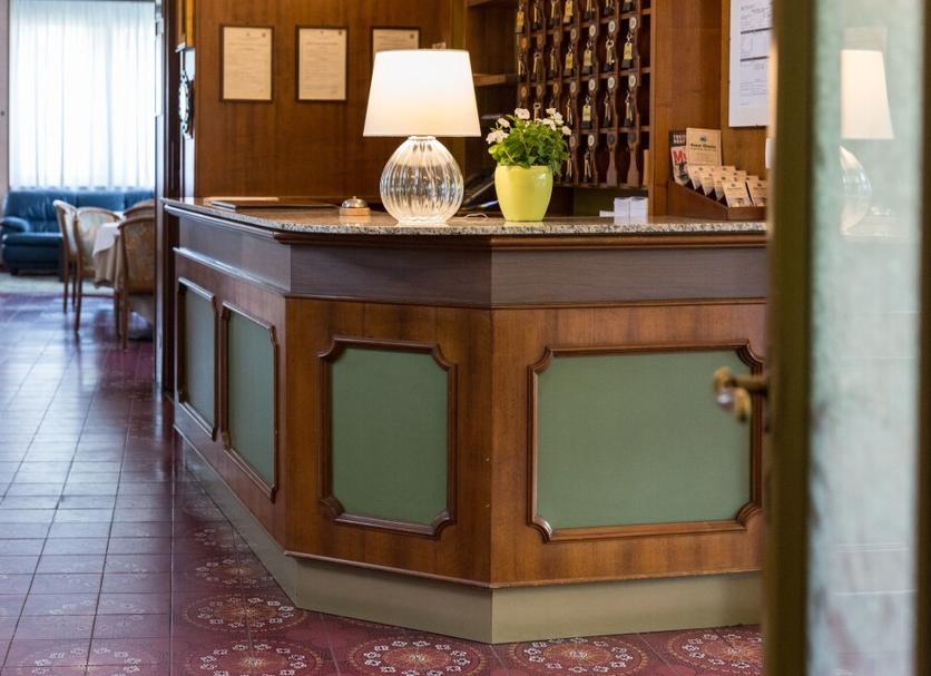 Front desk Photo