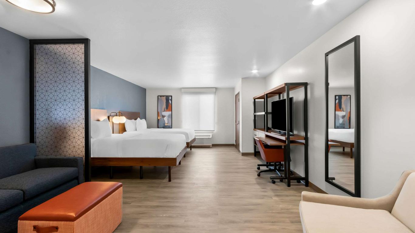 Everhome Suites Glendale Sports Entertainment District