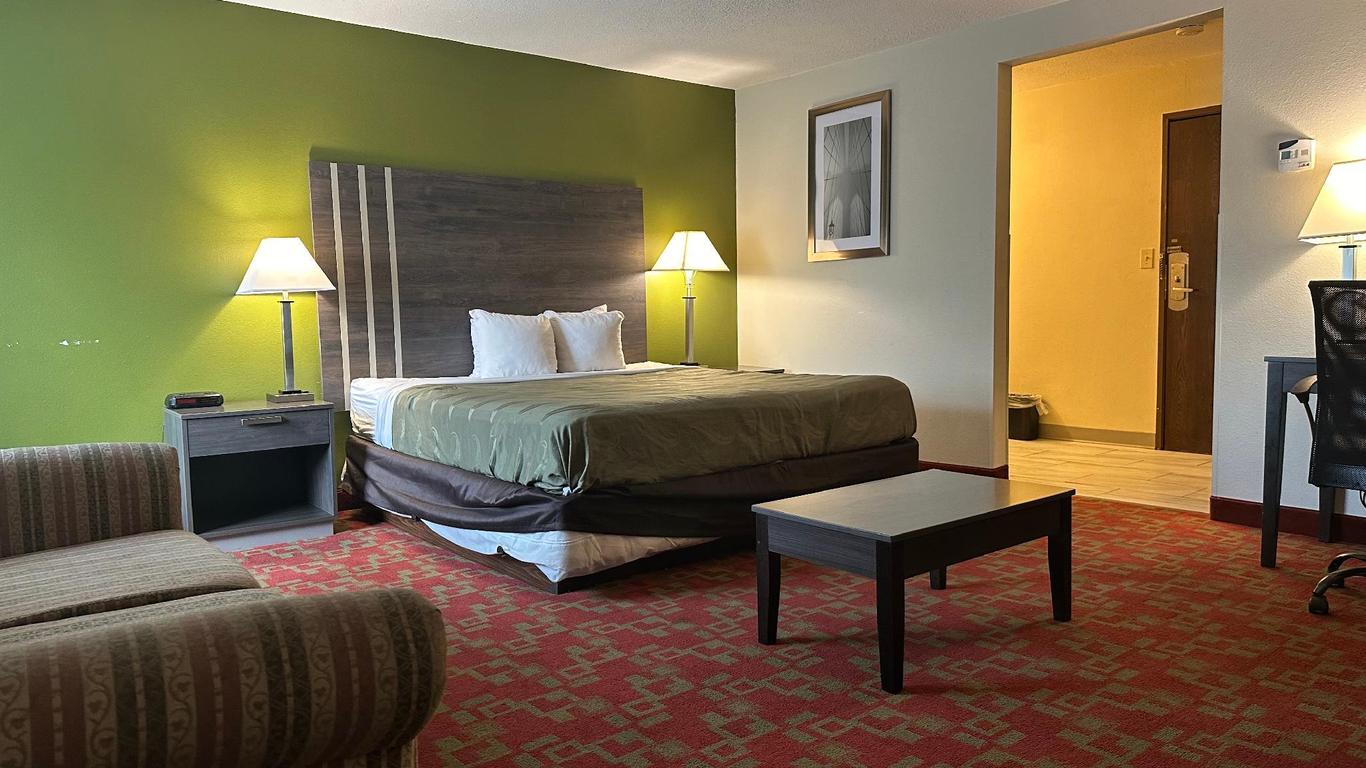 Norwood Inn & Suites Milwaukee
