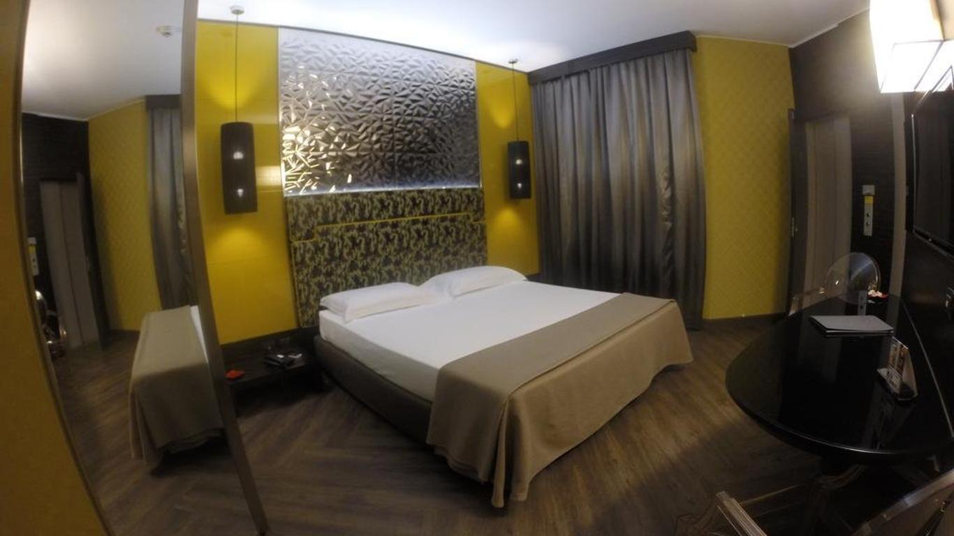 Iris Hotel
