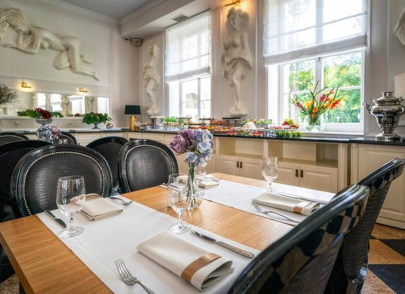 Restaurant Photo