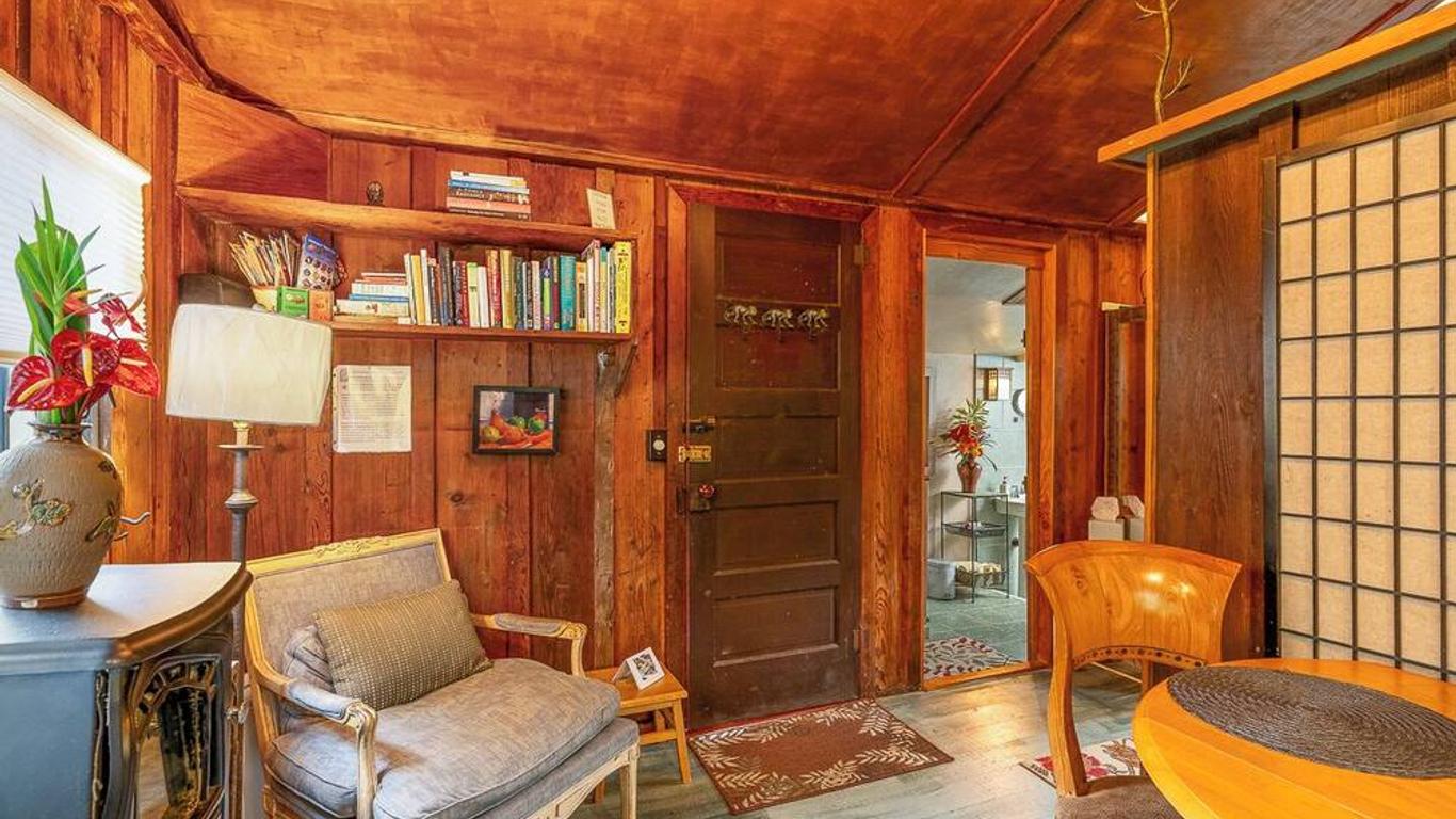 Volcano Artist Cottage