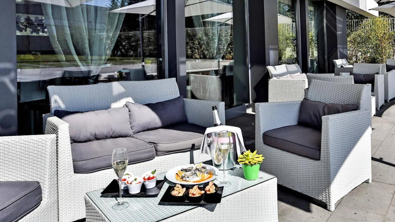 One Hotel & Restaurant
