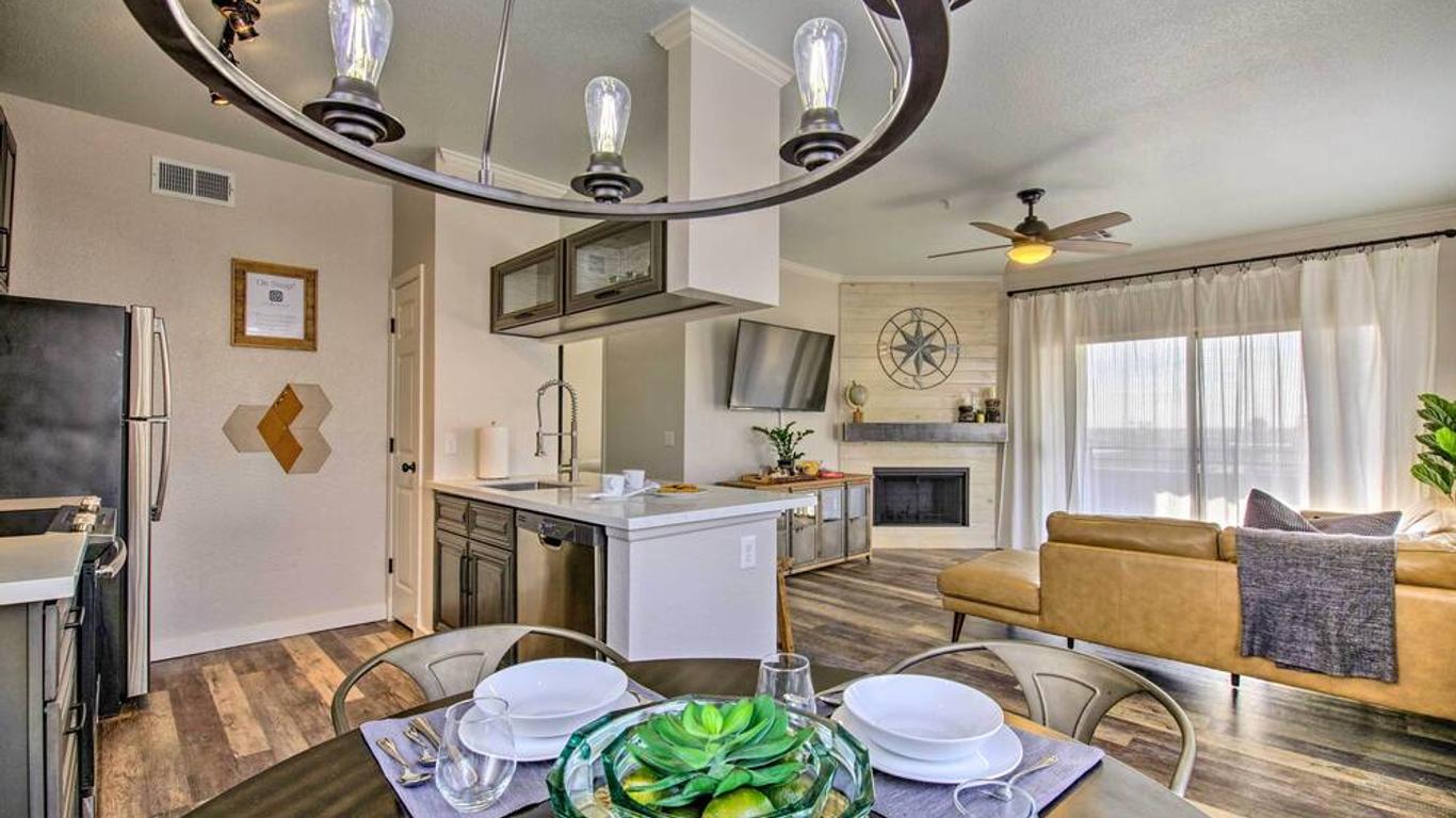 Modern Phoenix Condo with Resort Pool and Spa!