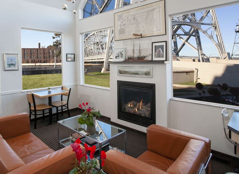 South Pier Inn in Duluth guest room with fireplace, harbor views and leather seating