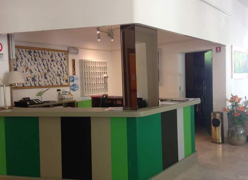 Front desk Photo