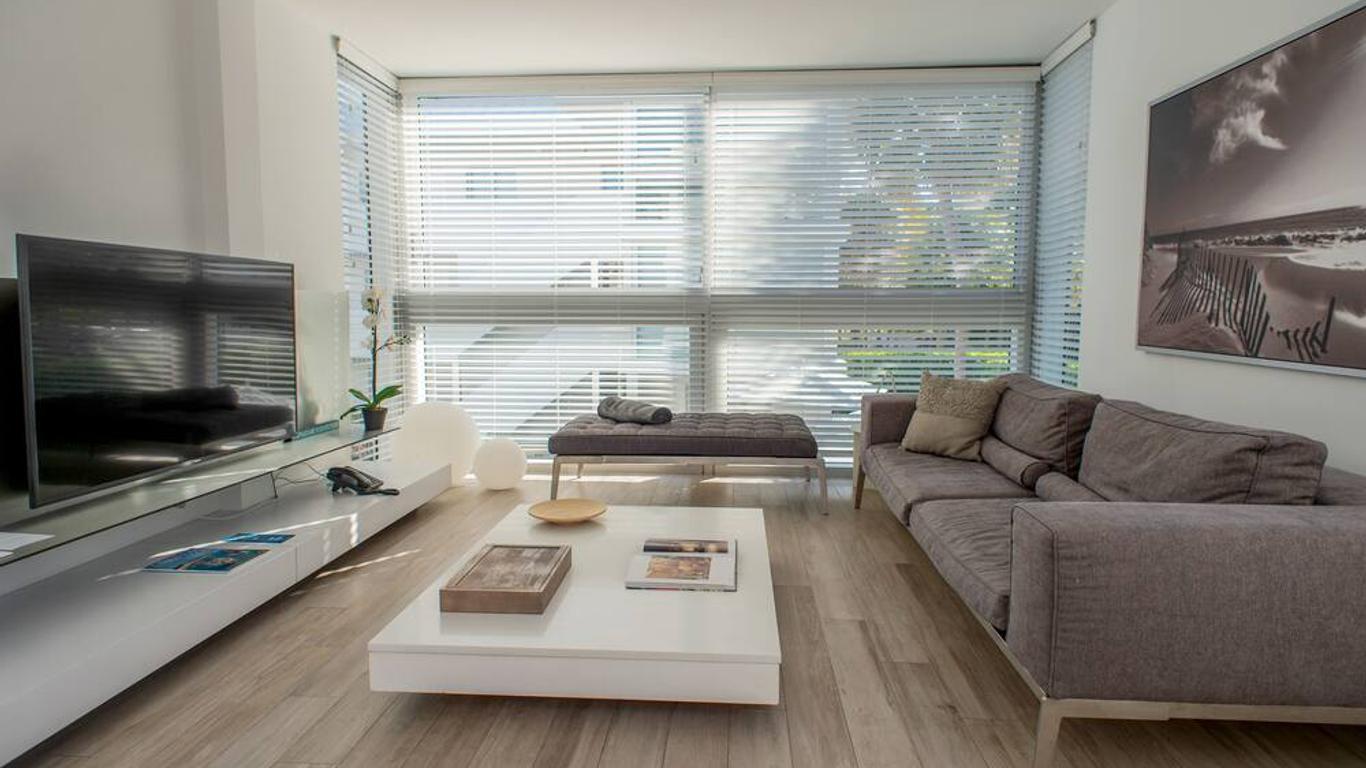 Beach Haus Key Biscayne Contemporary Apartments
