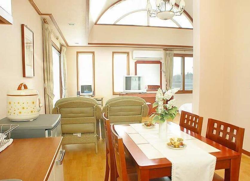 Dining room Photo