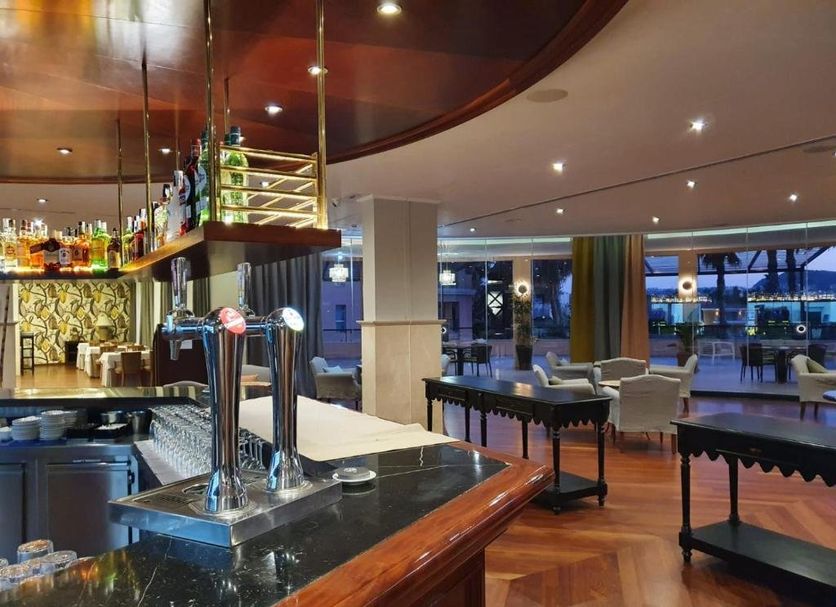 Bar Photo