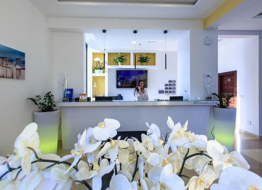 Front desk Photo
