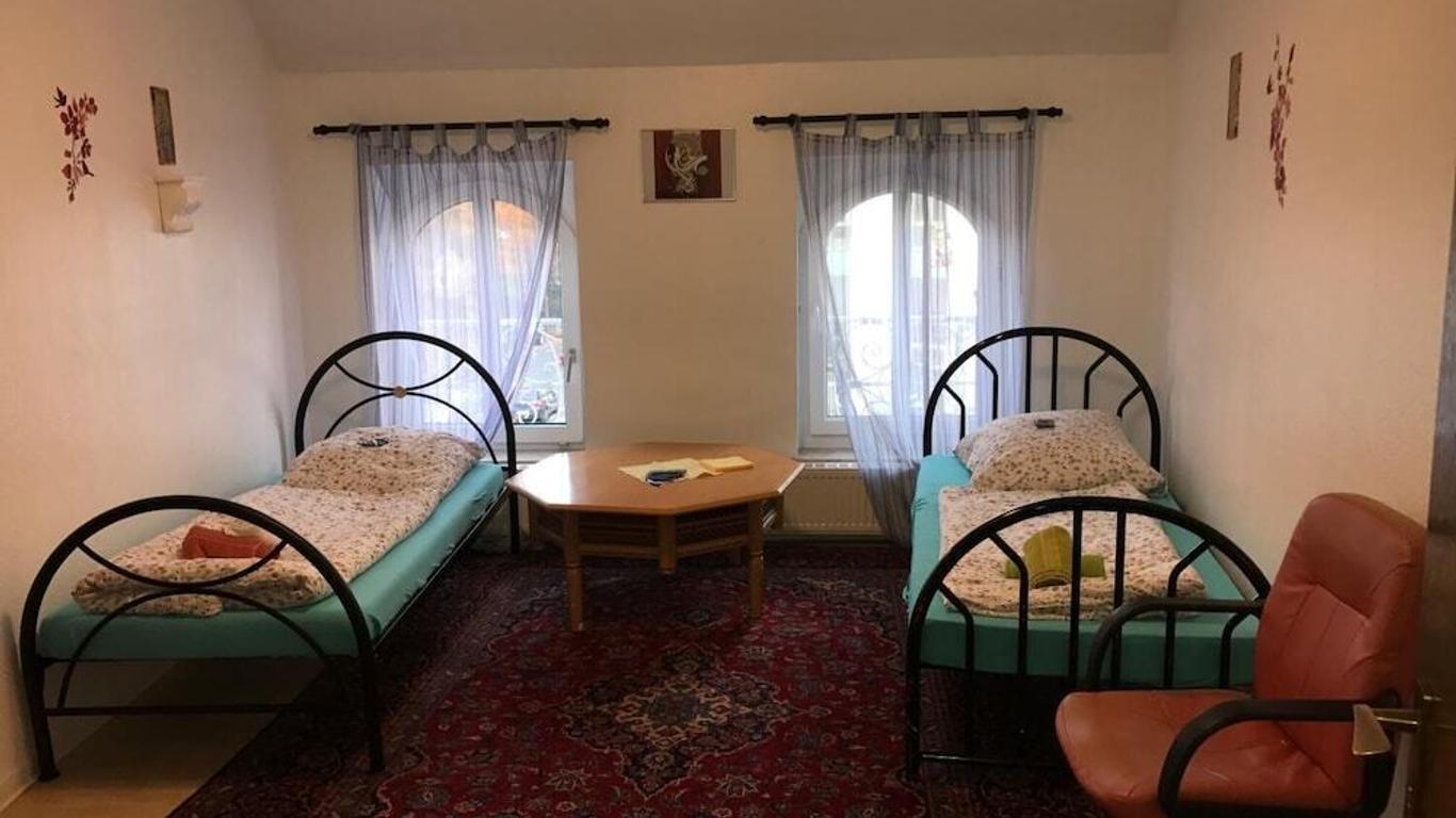 A & S Hostel Bonner Straße 9