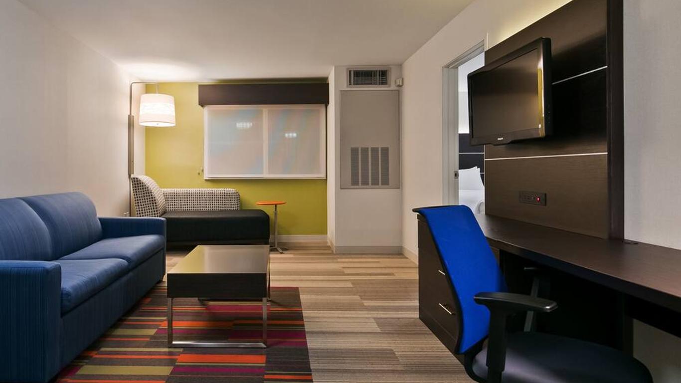 Holiday Inn Express & Suites Burlington