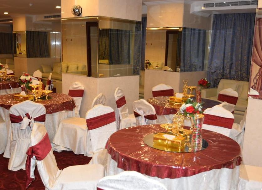 Banquet hall Photo