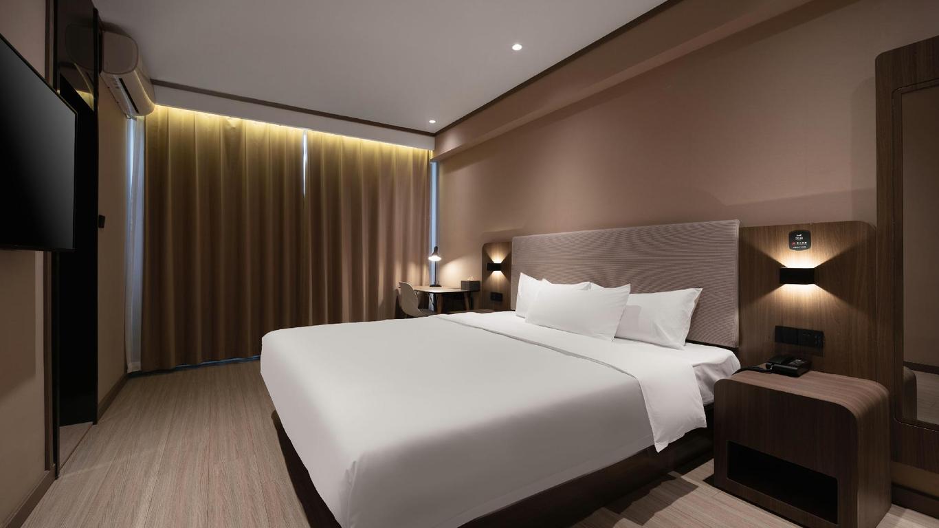 Hanting Hotel Beijing Communication University of China Metro Station