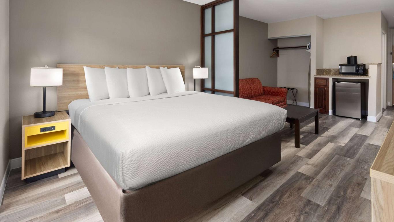Days Inn by Wyndham Jackson Downtown