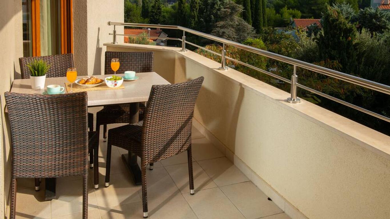 Apartments Oliva