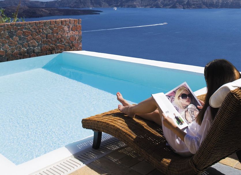Maison Des Lys - Luxury Suites infinity pool overlooking the sea in Akrotiri