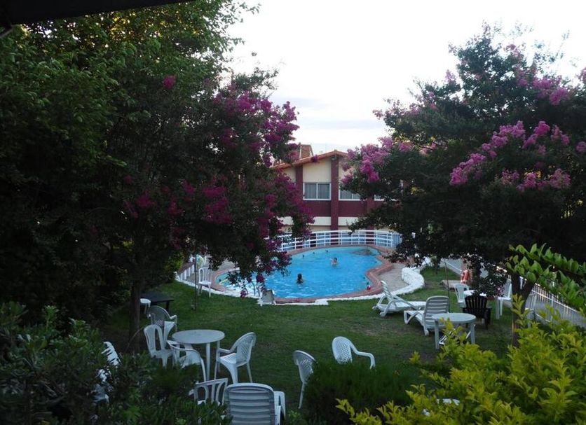 Hotel Aoma Villa Carlos Paz pool area with outdoor seating and landscaped garden