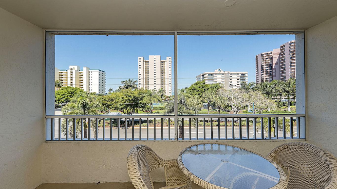 Marco Beach Vacation Suites