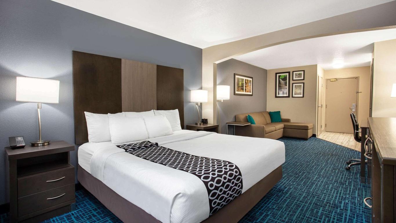 La Quinta Inn & Suites by Wyndham Peru Starved Rock St Park