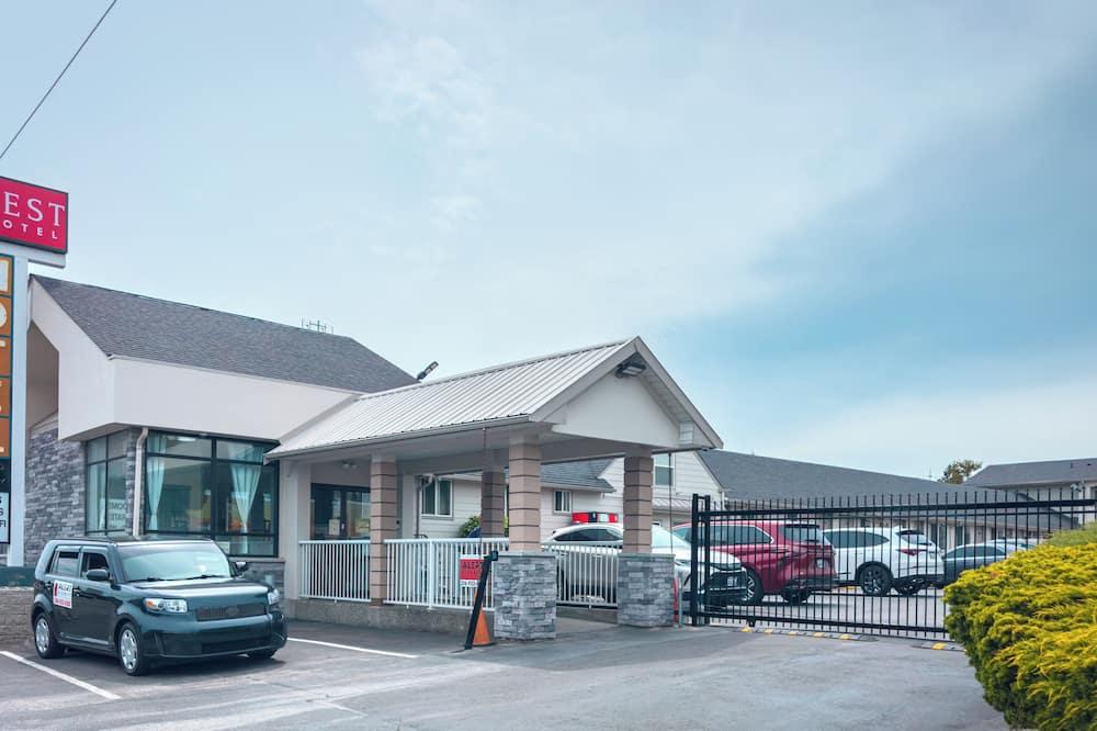 Best Motel from $64. Shoreline Hotel Deals & Reviews - KAYAK