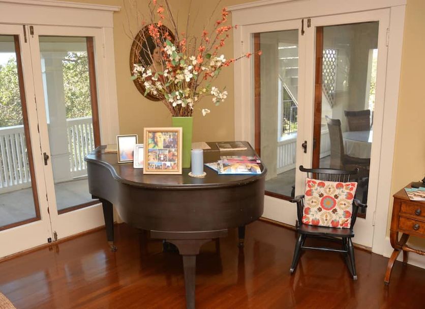 Arroyo Vista Inn South Pasadena room with grand piano, French doors, balcony and outdoor seating