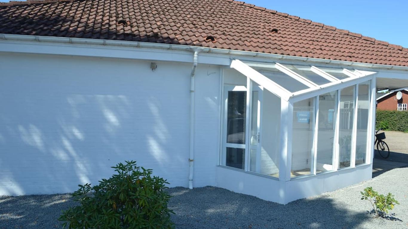 Dolphin Hotel Annex