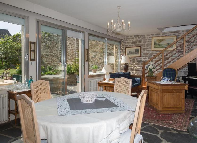 Dining room Photo