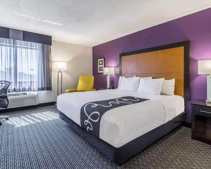 La Quinta Inn Suites By Wyndham Miami Airport East 113 2 5 9 Miami Hotel Deals Reviews Kayak