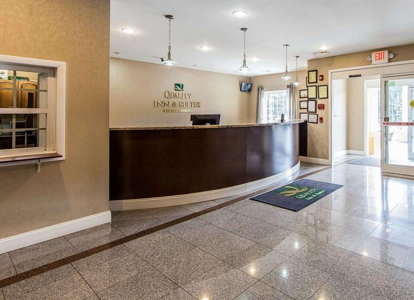 Front desk Photo