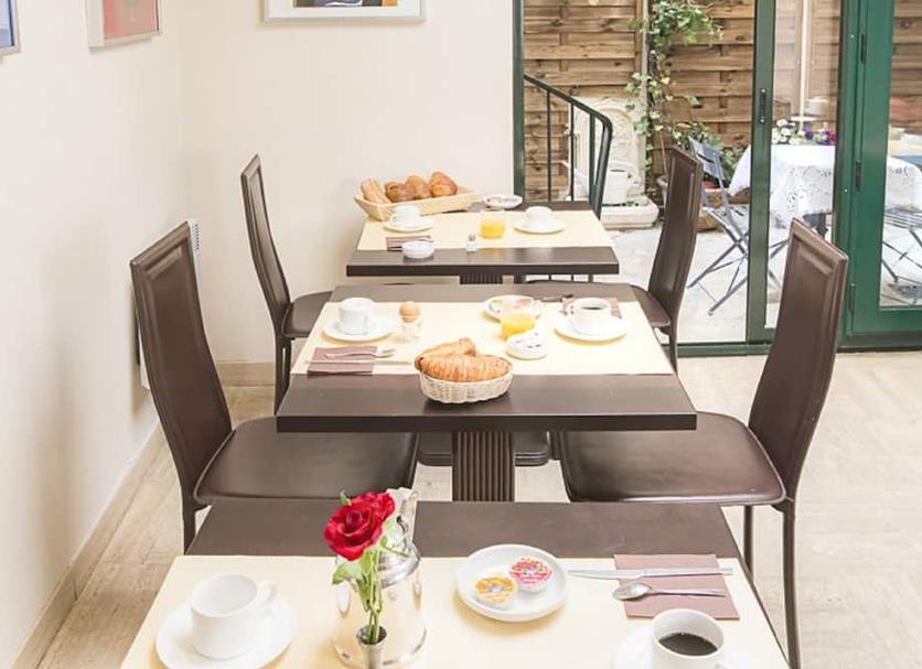 Dining room Photo