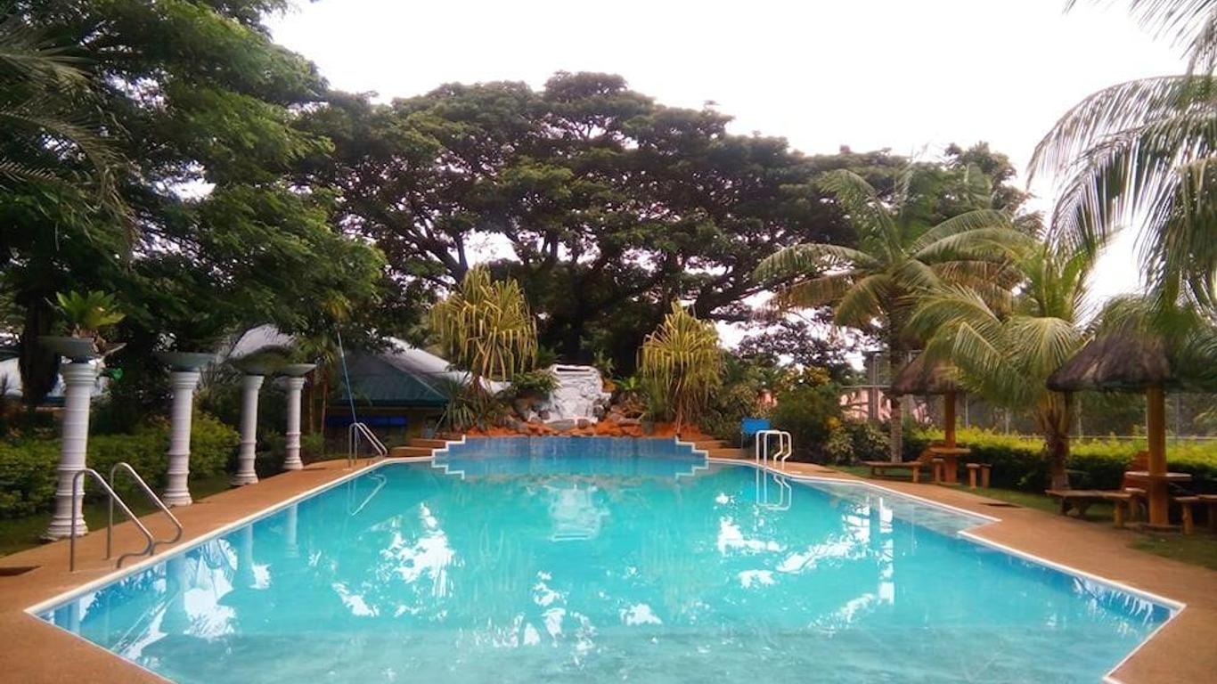 Villa Paraiso Resort & Waterpark