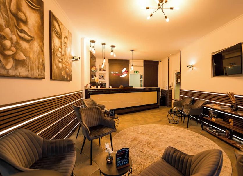 City Hotel Mercator Frankfurt am Main lobby with seating area and reception desk