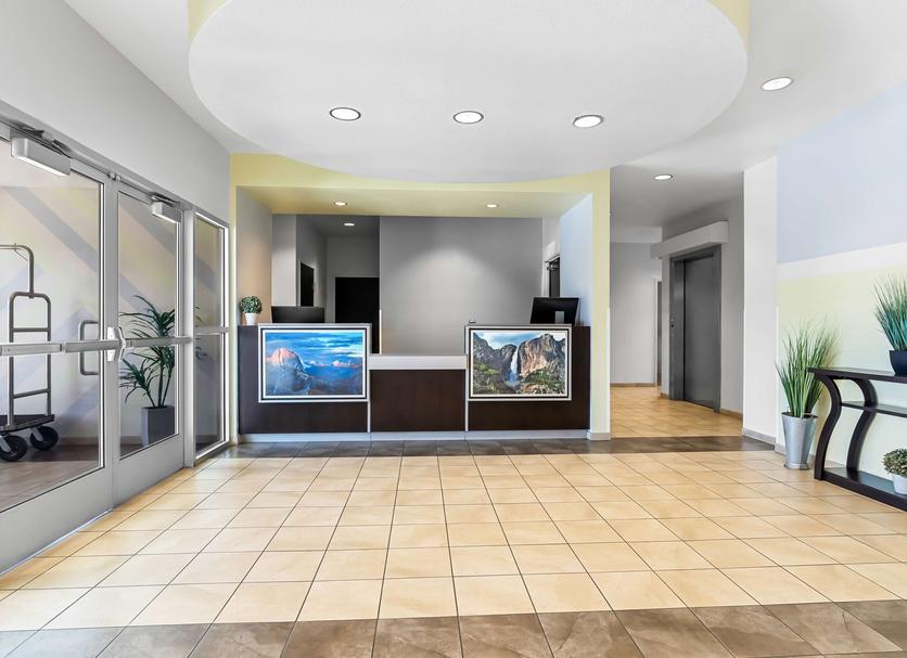 Front desk Photo