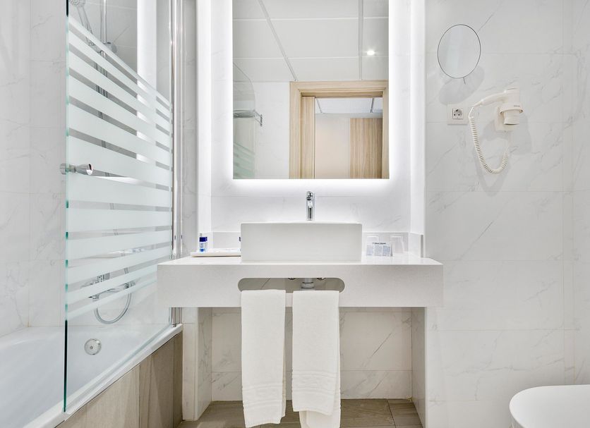 Hotel Best San Diego, Salou bathroom with double sink vanity, mirror and glass shower screen