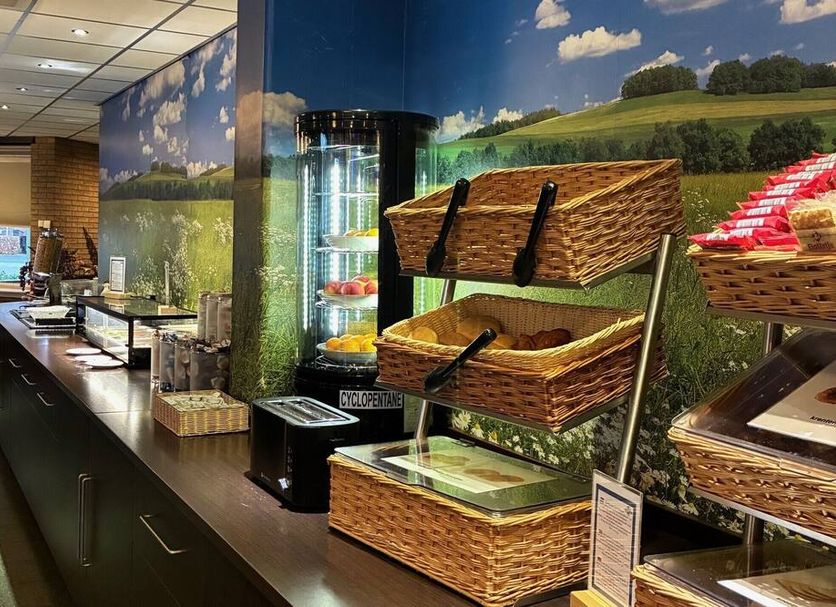 Hotel Frans op den Bult breakfast buffet with wicker baskets and glass display cases in Deurningen
