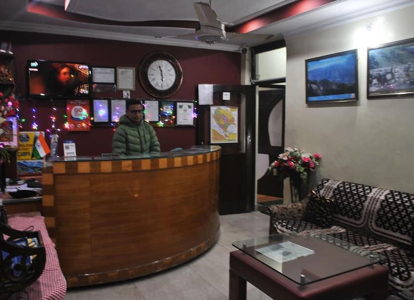 Front desk Photo