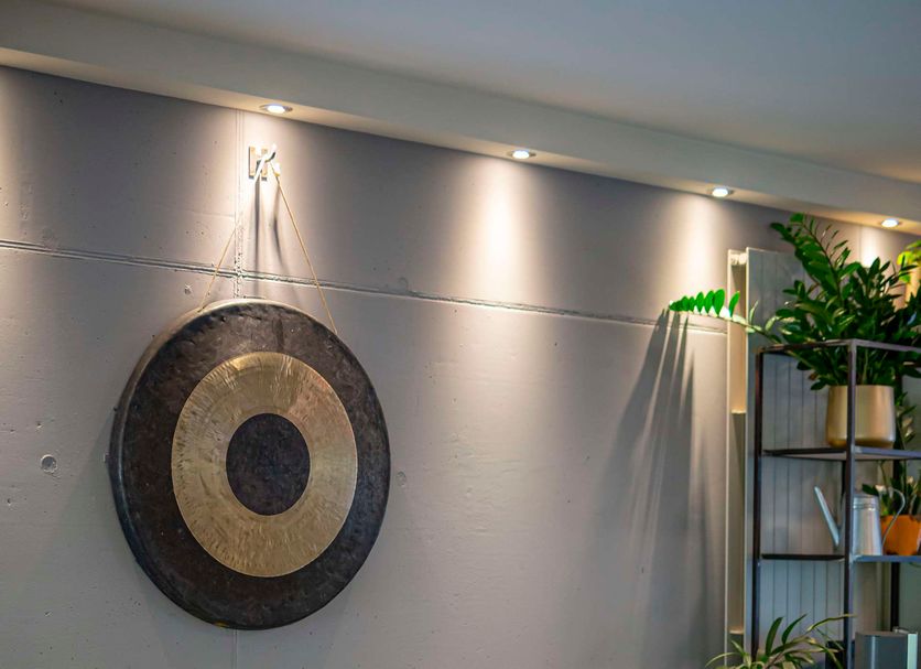 Hotel Schindlerhof Nuremberg lounge with sofas, side table, wall art and indoor plants