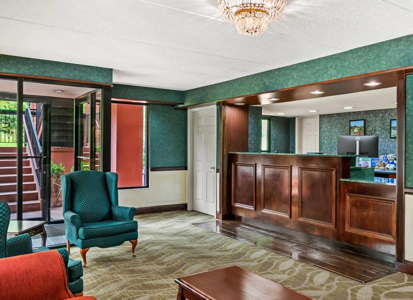 Front desk Photo