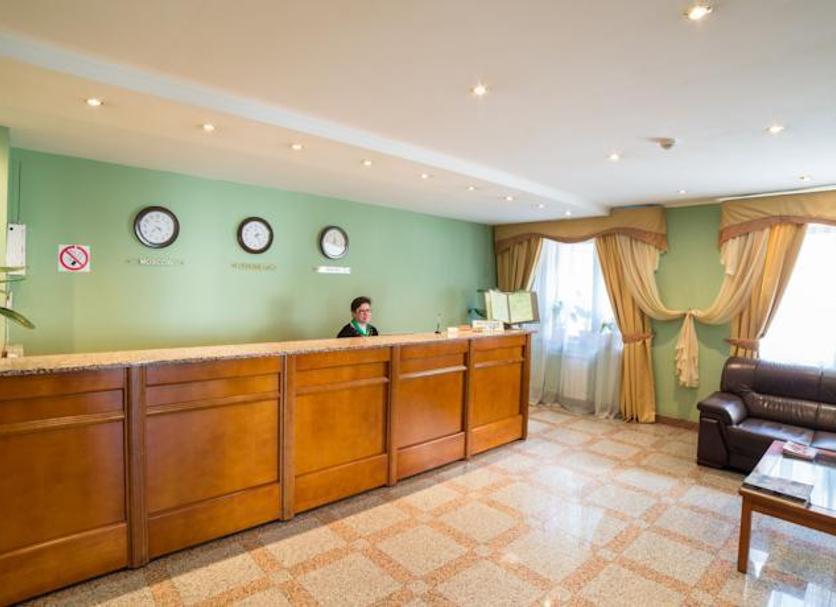 Front desk Photo