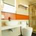 7 Days Premium Nanjing Xinjiekou Zhangfuyuan Railway Station Branch bathroom with glass shower and vessel sink