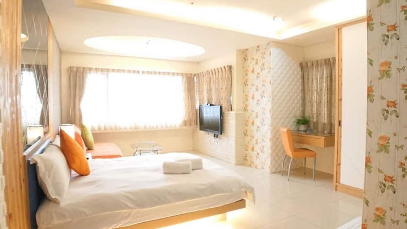 Lj Hotel